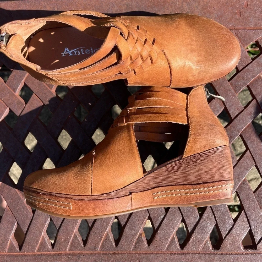 NWT Antelope N03 tamra woven leather wedge round toe closed toe pump